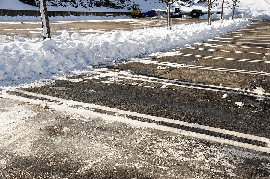 How Fast Snow Removal Helps Reduce Refreeze and Ice Buildup